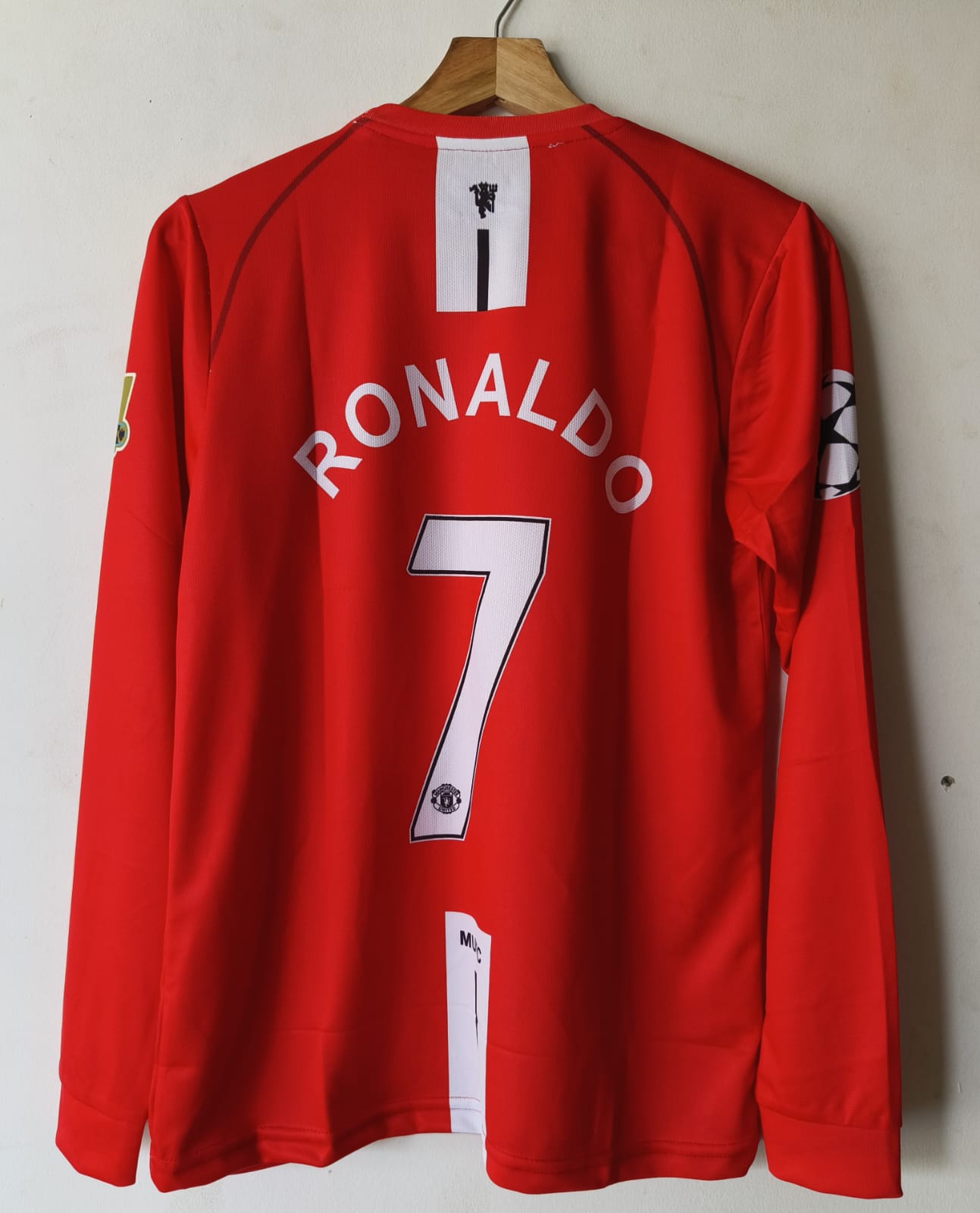 Man Utd AIG 2007-08 home (RONALDO) - View 2